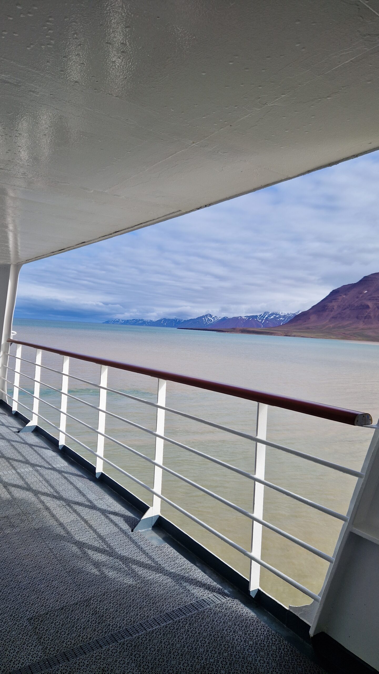 Sailing in Svalbard